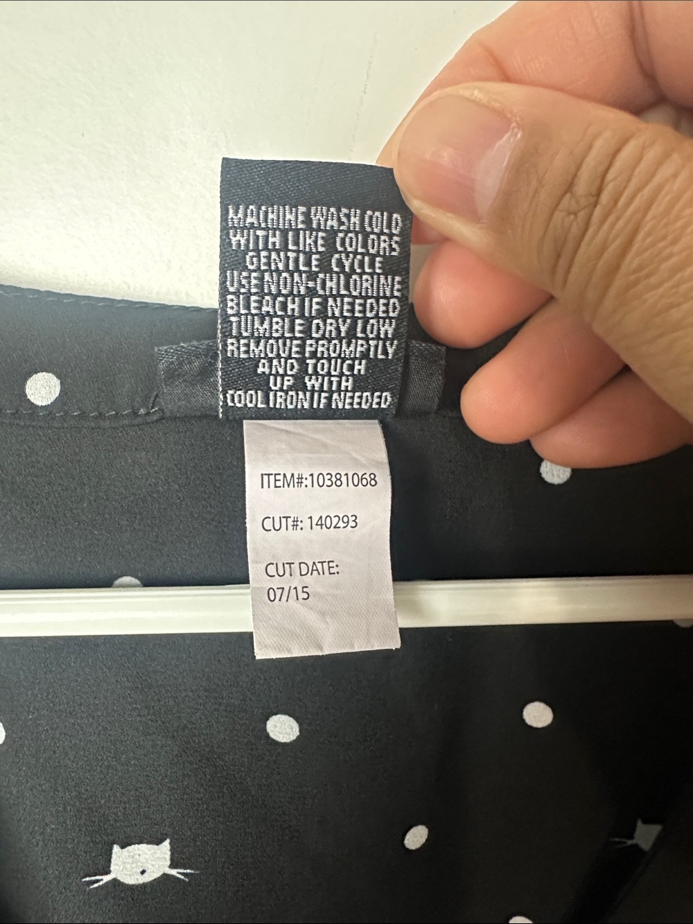 Torrid Women’s Black & White Cats V-neck Blouse Tab Roll tab Sleeves Size 1 - Picture 7 of 10